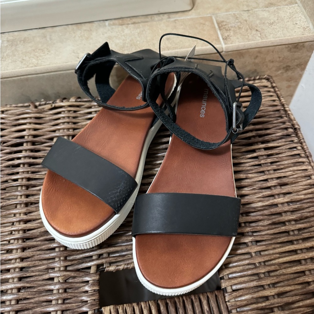 NWT women’s size 8 black platform sandals